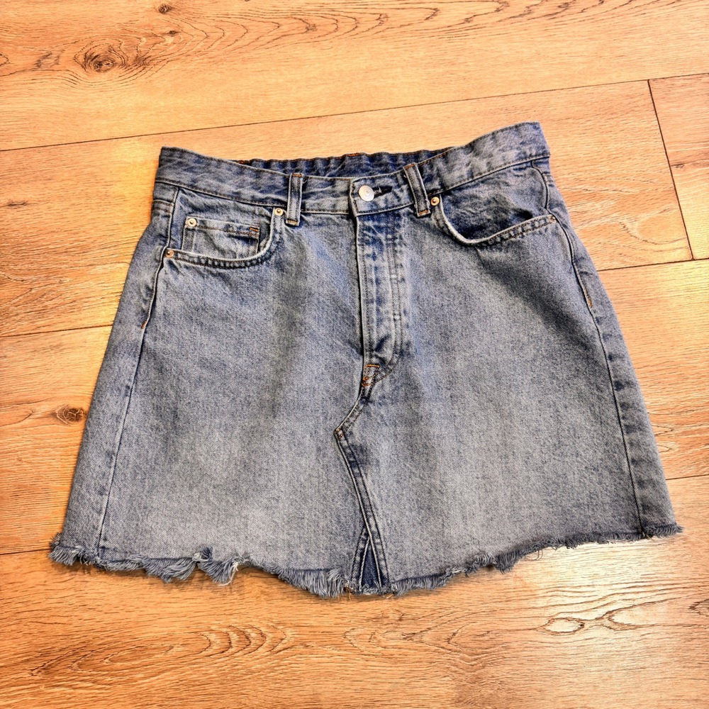 H&M Distressed Denim Mini Skirt‎ Raw Hem Blue Size 10 Casual Summer Festival
